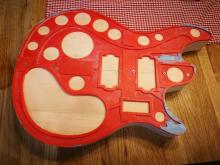 Schablone auf dem Erle Grundkorpus nach dem fräsen